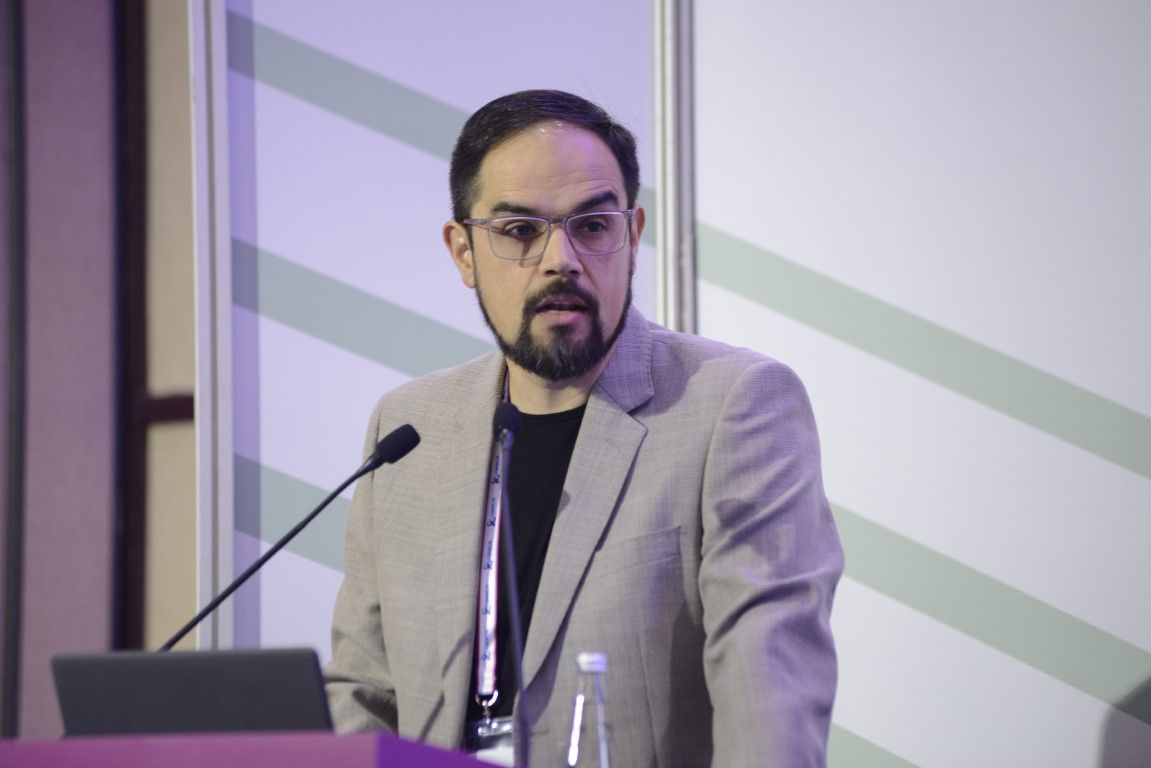 José Manuel Ortiz presentando en Minería Digital 2024