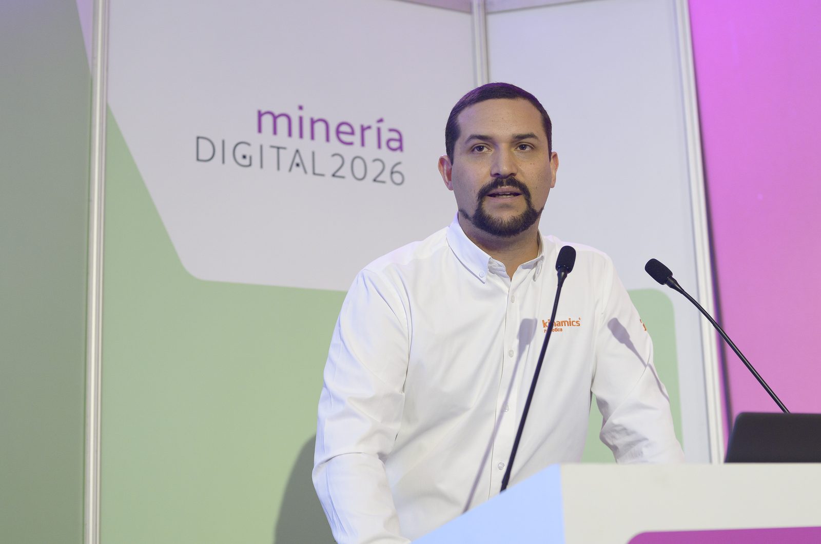 Carlo Lobiano presentando en Minería Digital 2026