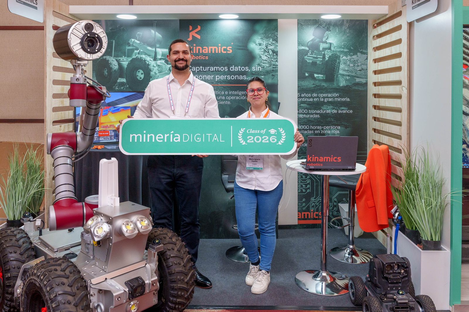 El stand de Kinamics en Minería Digital 2026, con los robots Arkytas